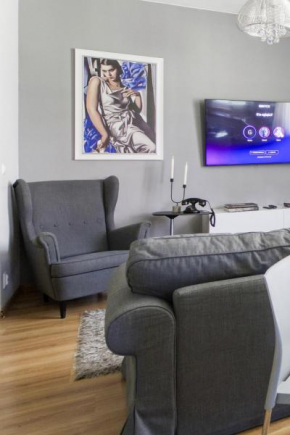 Nr 1 EUROPA22 CENTRUM Apartment OLD TOWN Warsaw STARE MIASTO Historyczna kamienica umiejscowiona w zabytkowej części Warszawy Obok parku multimedialnego i barbakanu PARKING 24h Śniadanie opcjonaln Bre